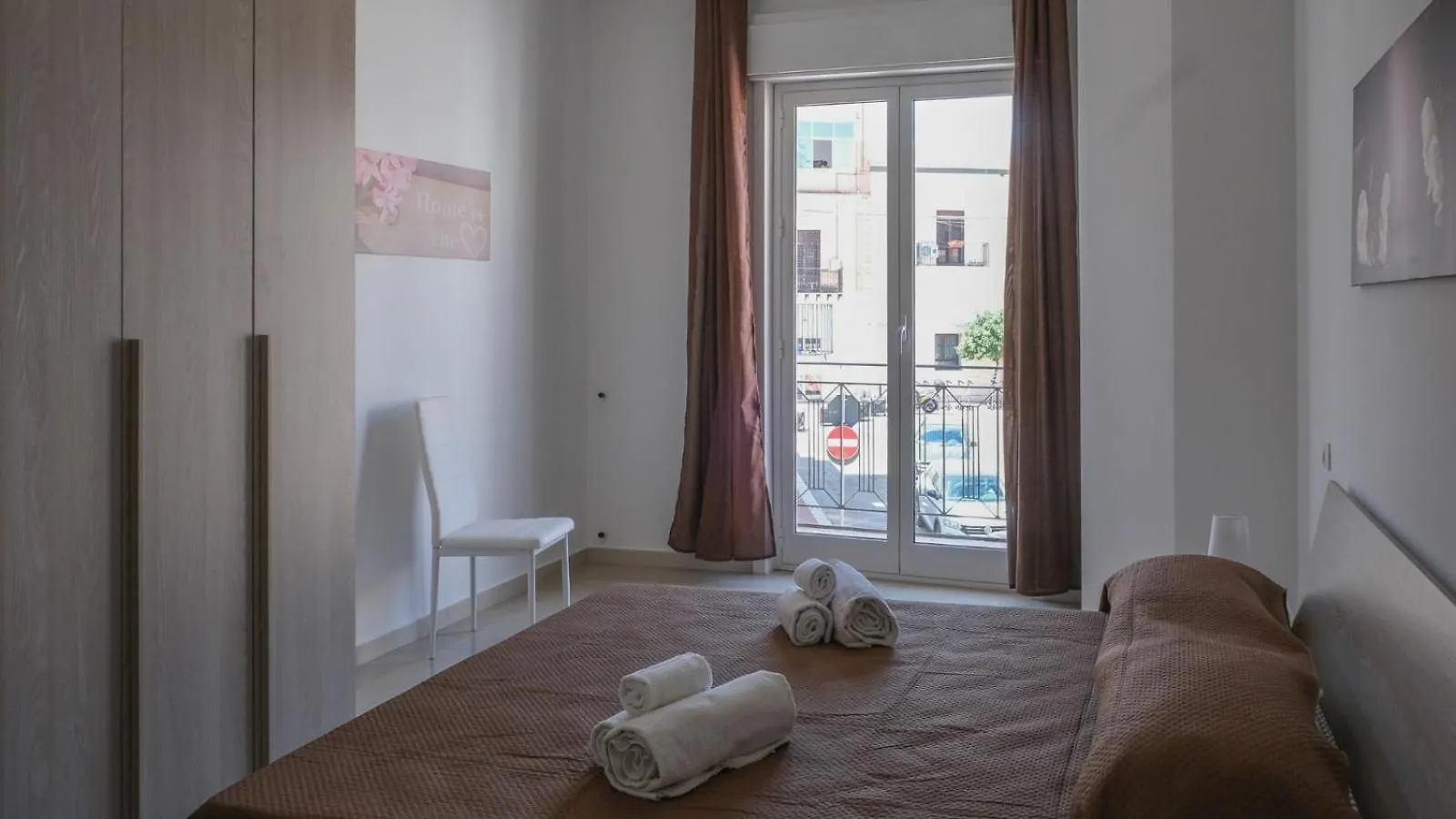 Terrasini Downtown Little Square Apartment 0*,